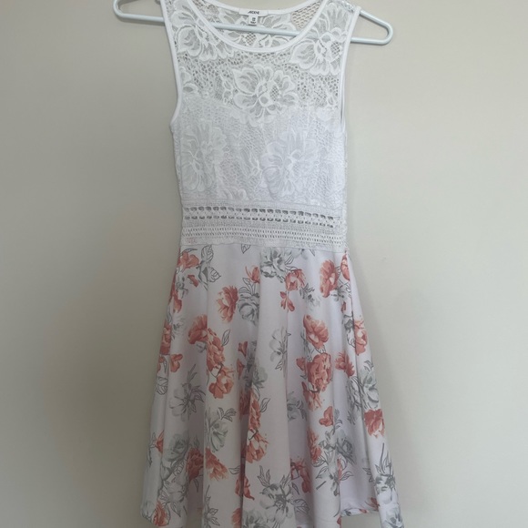 Dress - Picture 3 of 3